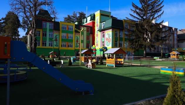 В Ірпені відкрили дитячий садок «Червона калина»