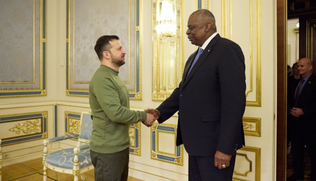 Selenskyj und US-Verteidigungsminister besprechen Lage an der Front