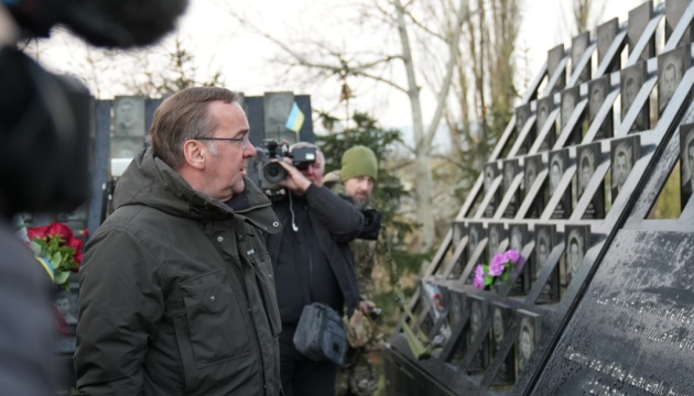 Le ministre allemand de la Défense en visite à Kyiv