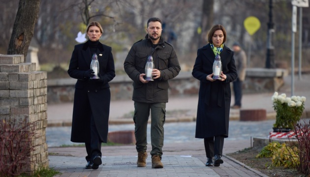 Президенти України та Молдови вшанували пам’ять загиблих під час Революції Гідності