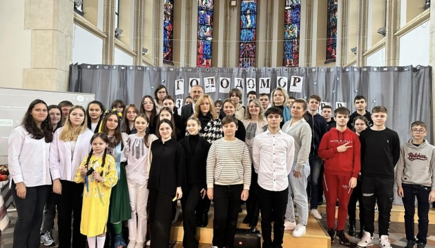 Жертв Голодомору вшанували в українській школі у Брюсселі