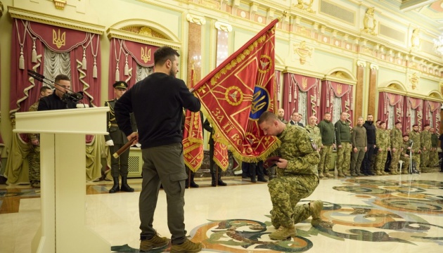 Зеленський відзначив державними нагородами воїнів-десантників