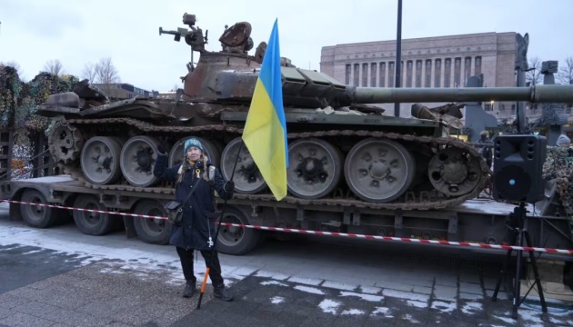 Кремль обурився через виставлений у Гельсінкі російський танк, підбитий поблизу Києва