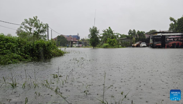 У Малайзії через потужні зливи й масштабні повені евакуювали понад 2 тисячі людей