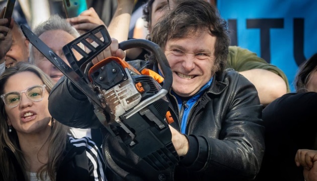 Argentina's newly elected president: man with chainsaw and Ukrainian flag