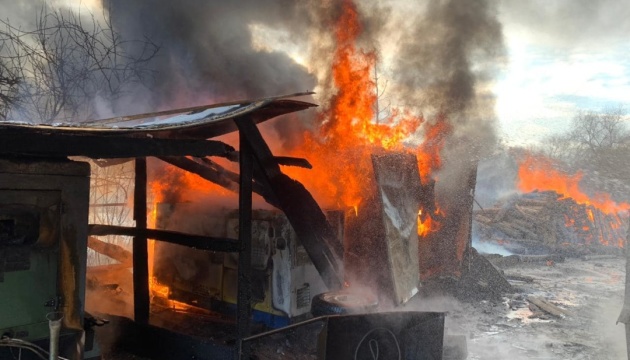 Загарбники минулої доби обстріляли щонайменше 18 населених пунктів Харківщини