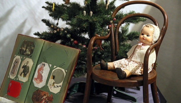 У Музеї Києва відкрилась виставка старовинних ялинкових прикрас і різдвяних артефактів