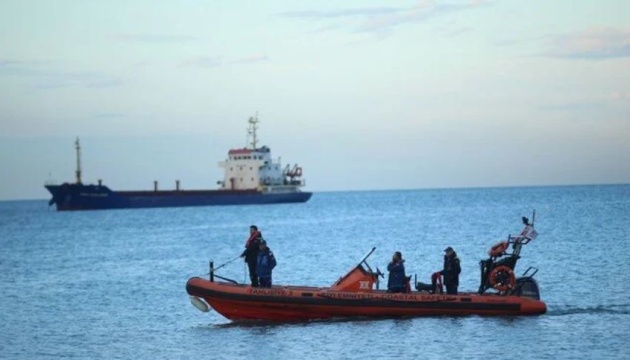 У Чорному морі досі шукають членів екіпажу затонулого суховантажу