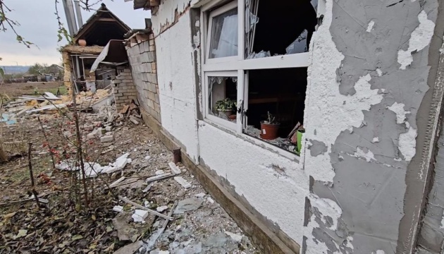 Russen beschießen Tschornobajiwka, drei Menschen getötet, vier verletzt