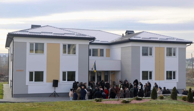 На Львівщині збудували інклюзивний 12-квартирний будинок для переселенців