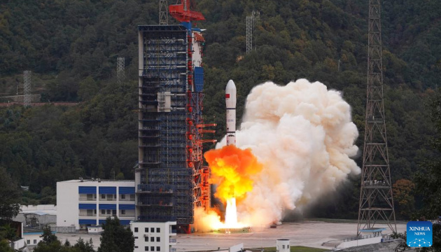 Китай запустив космічний апарат для тестування технологій супутникового інтернету