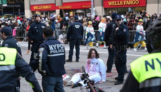 Протестувальники у Нью-Йорку намагалися зірвати парад до Дня подяки