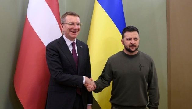 Präsident Lettlands zu Besuch in der Ukraine
