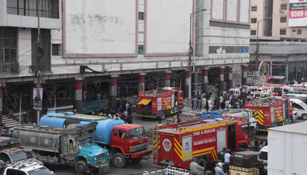 У Пакистані спалахнула пожежа в торговому центрі - 11 загиблих, понад 30 поранених