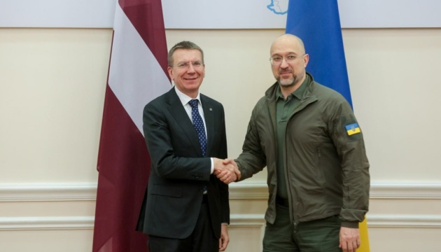 Латвія перебуває у трійці найбільших донорів військової допомоги Україні - Шмигаль