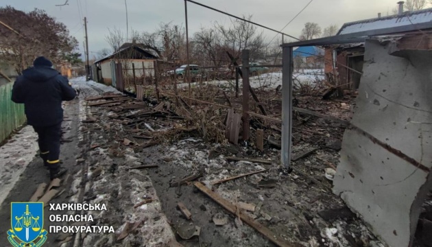 Ворог завдав удару по Харківському району, пошкоджені будинки та автомобілі