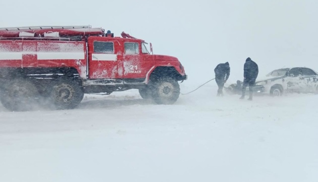 На Одещині зі снігової пастки звільнили 121 автомобіль
