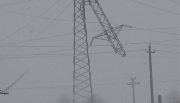 Snowstorm leaves power transmission tower broken in Odesa region