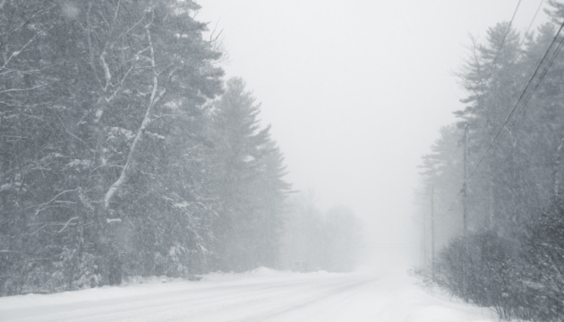 На Миколаївщині через снігові замети закрили сполучення з Очаковом