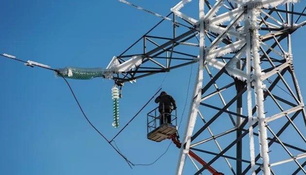 Через бойові дії і технічні причини без світла перебували споживачі п'яти областей - Міненерго