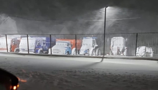 На Миколаївщині через сніг та ожеледицю обмежили проїзд 11 дорогами