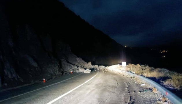 У Туреччині через зсув ґрунту закрили автомагістраль