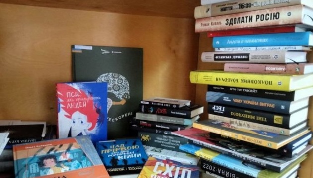Бібліотекам Львова передали книги авторства українських захисників