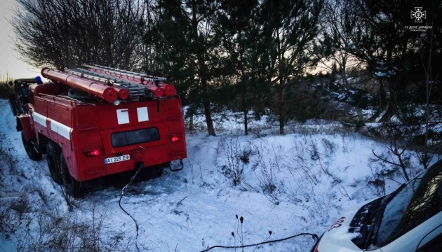 В Україні через негоду є знеструмлення в дев'яти областях, перекриті дві дороги
