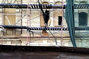 Enemy shelling damages building of Kherson Art Museum