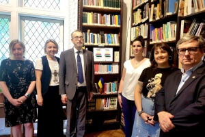 Українську книжкову поличку відкрили в Буенос-Айресі