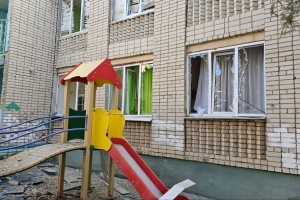 Russian military shells Korabelnyi district of Kherson, woman injured