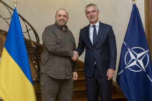 Le secrétaire général de l’OTAN et le ministre ukrainien de la Défense s’entretiennent de la situation sur le terrain et de l’aide de l’Alliance