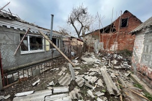 Росіяни обстріляли Нікопольський район, пошкоджені житлові будинки, гімназія і ЛЕП