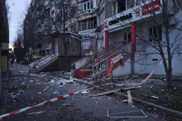 ロシア軍、ウクライナ南部ヘルソンの集合住宅を砲撃　死者２名、負傷者７名