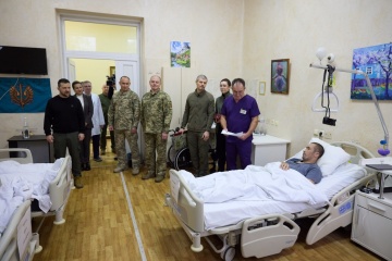 On Armed Forces Day, Zelensky visits wounded defenders in Kyiv hospital