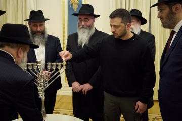 Zelensky asiste a la ceremonia de encendido de las velas de Janucá