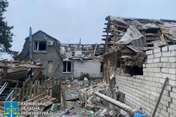 Las tropas rusas bombardean Kúpiansk y arrojan bombas sobre dos aldeas