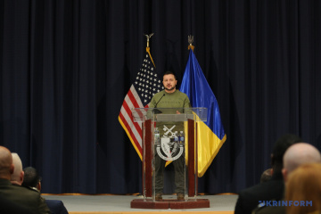 Zelensky inicia su visita a Estados Unidos con una reunión con la élite militar