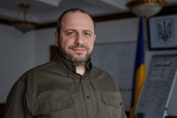 Umerov speaks with Hungarian defense minister, invites him to Ukraine