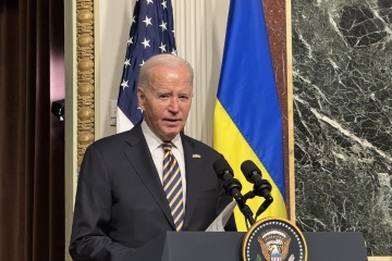 バイデン米大統領、米議会がウクライナ支援拠出を採択することを期待　国境問題で共和党への譲歩も示唆
