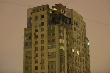 Ataque nocturno con drones a Kyiv: Un edificio de apartamentos dañado y dos personas heridas