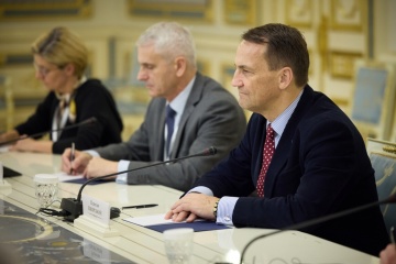 Selenskyj trifft sich mit polnischem Außenminister Sikorski