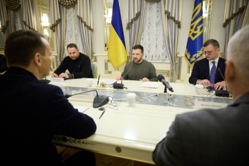 Le nouveau chef de la diplomatie polonaise se rend en Ukraine pour assurer Kyiv de la poursuite du soutien de son pays