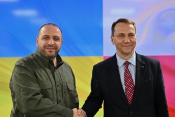 Umerov invita a los fabricantes de armas polacos a firmar contratos directos con empresas ucranianas