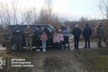 Ukrainian border guards detain group of illegal migrants from Iraq heading to EU