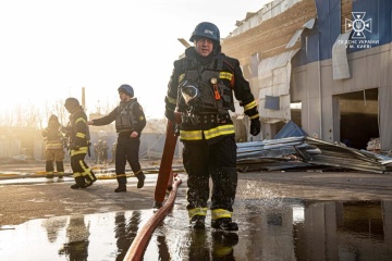 Rescatado el cuerpo de la séptima víctima de entre los escombros en Kyiv