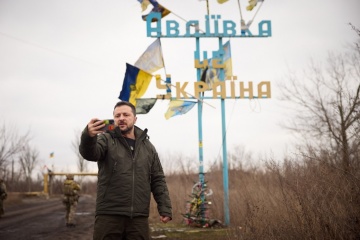 Zelensky visita la primera línea del frente cerca de Avdiivka