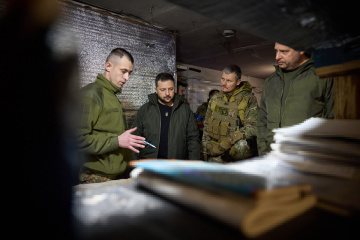 Zelensky visita el puesto de observación en la primera línea en Avdiivka y condecora a los soldados