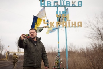 Volodymyr Zelensky s’est rendu à Avdiivka pour remercier les militaires ukrainiens en première ligne