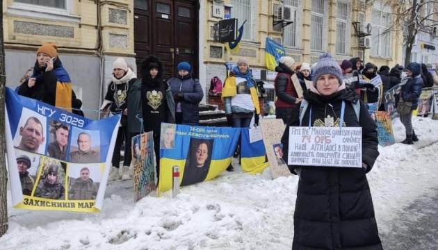 У Києві відбувся мітинг на підтримку полонених захисників Маріуполя